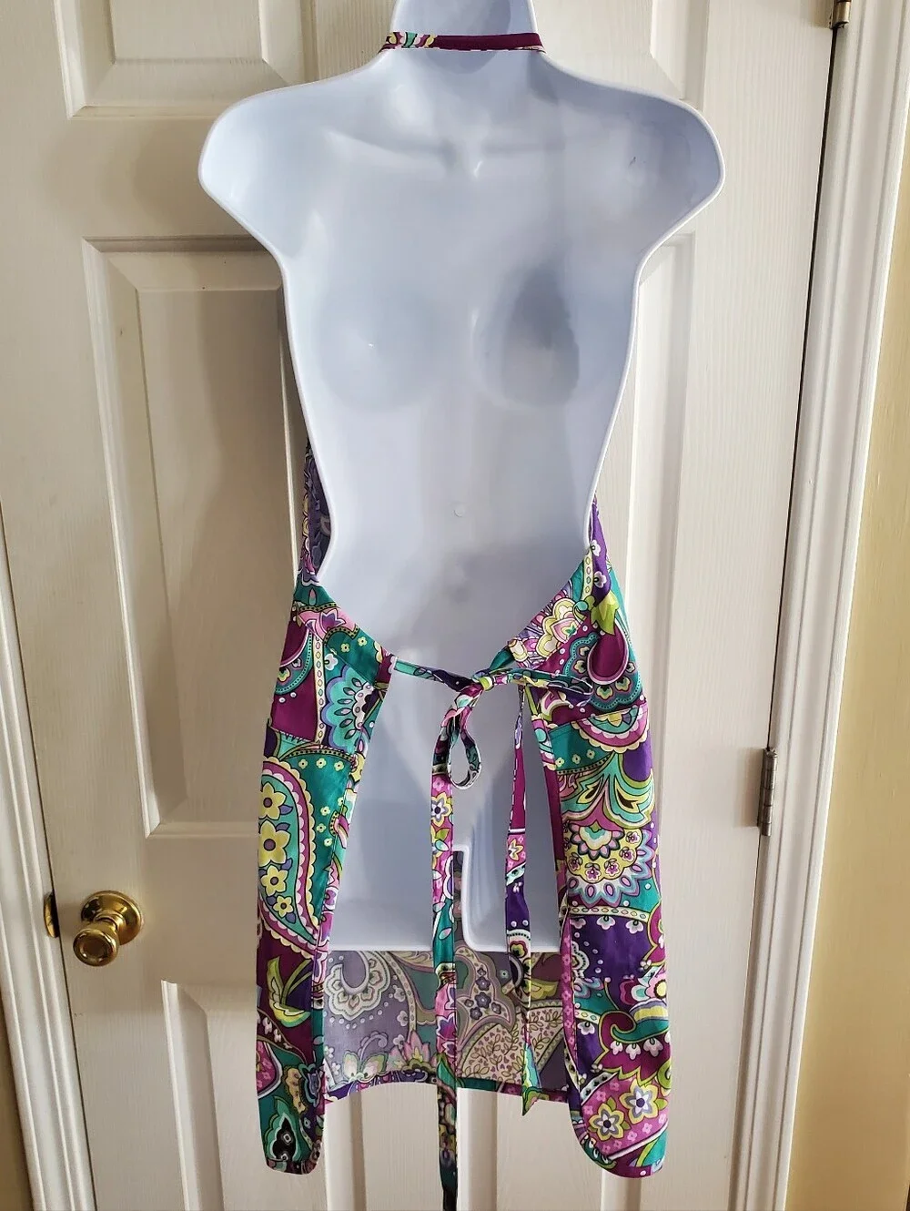 Vera Bradley cotton apron in the retired Heather paisley pattern